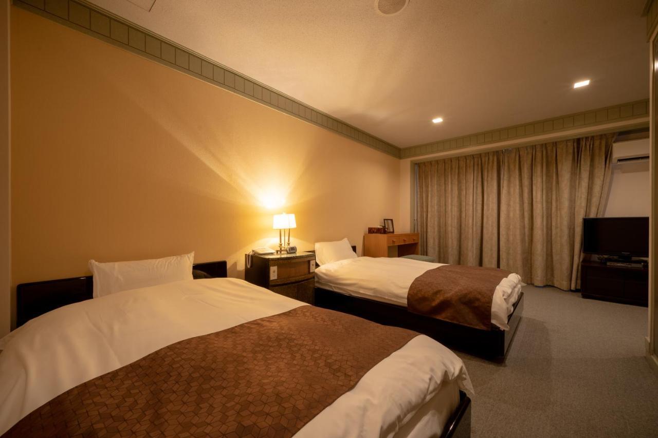 Kitsuregawa Country Club & Bihada Onsen Hotel Kitsuregawa Sakuyama Exterior photo